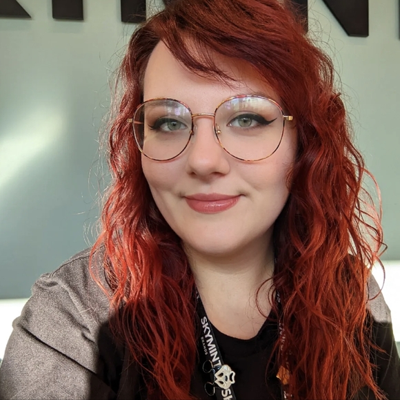 Meet your Posh Ambassador, Alexis - Picture 2 of 11